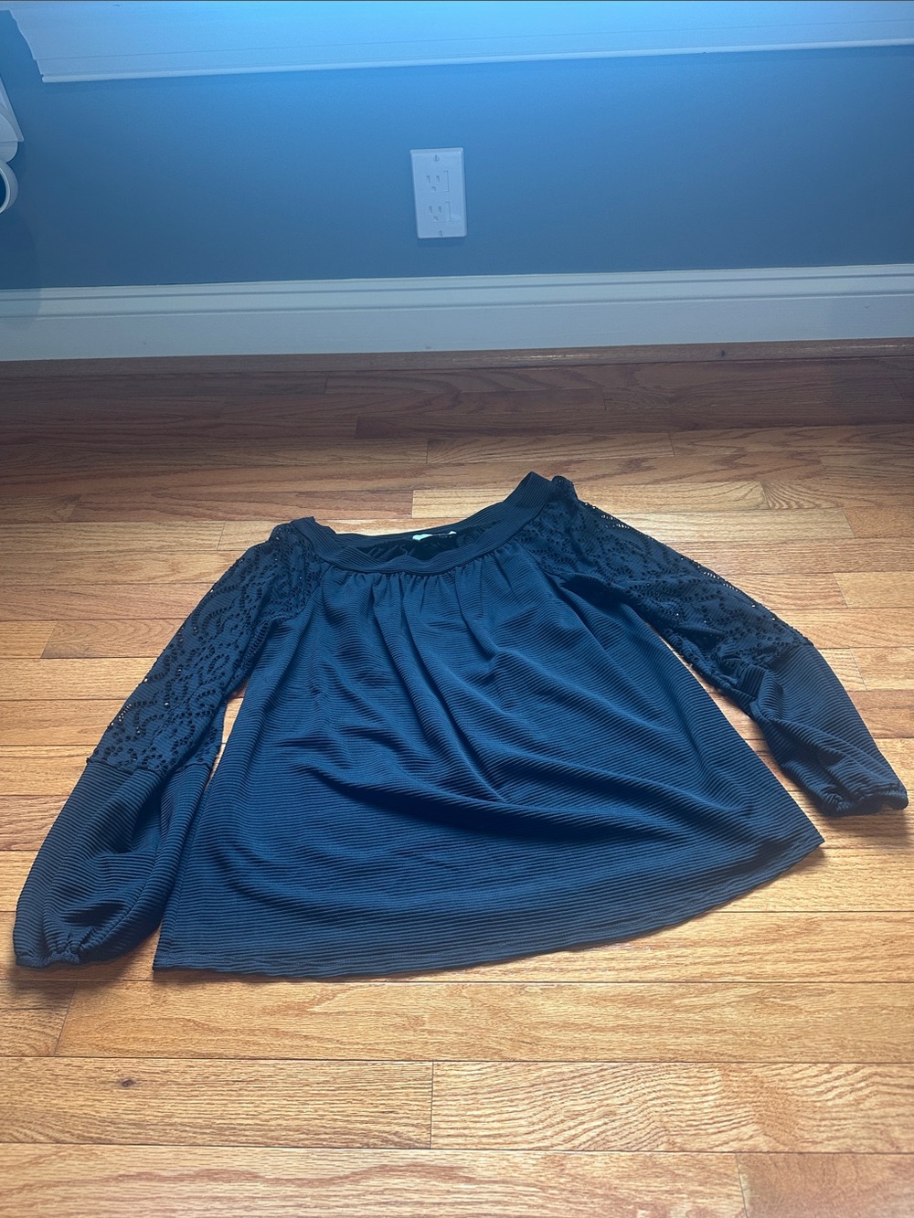 NWOT Lola & Sophie Black Off-Shoulder Lace-Sleeve Top